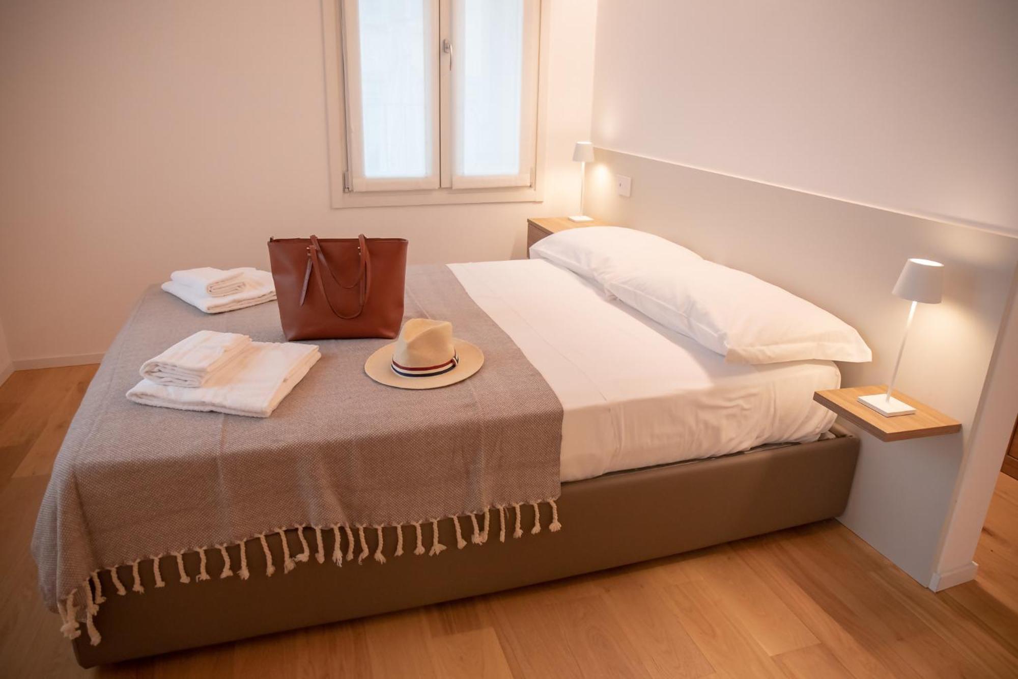 Amendola City View Apartments Suite Romantica Côme Extérieur photo